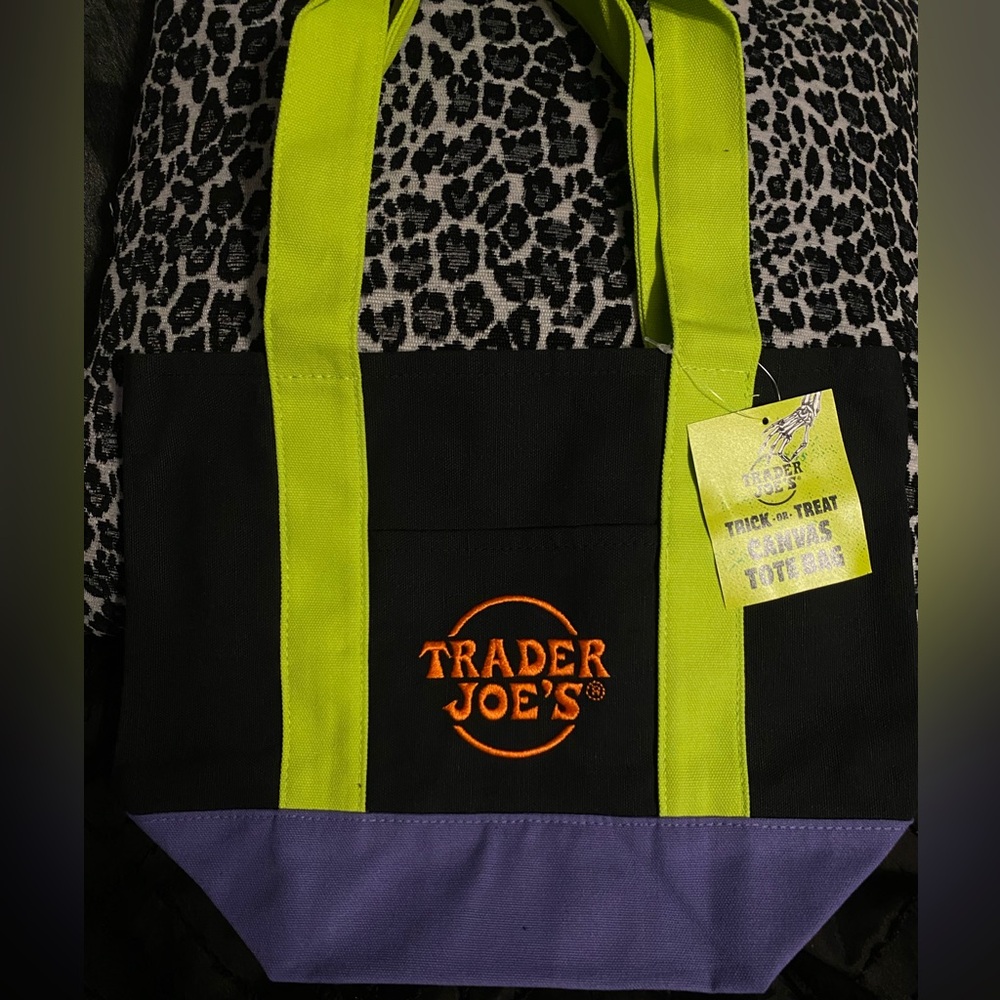 Trader Joe’s Halloween tote.🦇